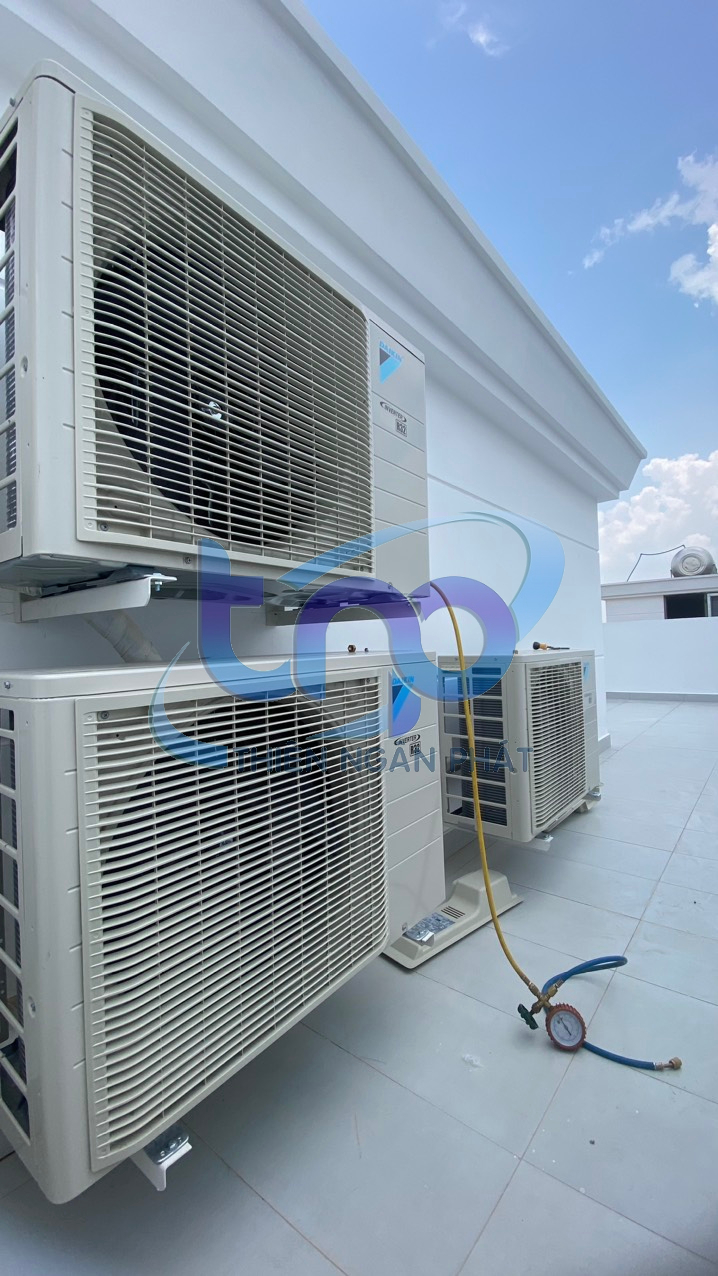 Máy lạnh tiết kiệm điện rất tốt cho môi trường và sức khỏe người dùng Cong-trinh-lap-may-lanh-am-tran-1