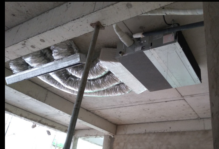 Thi công lắp đặt máy lạnh giấu trần nối ống gió uy tín tại TP.HCM Hinh-may-giau-tran-chua-dong-tran