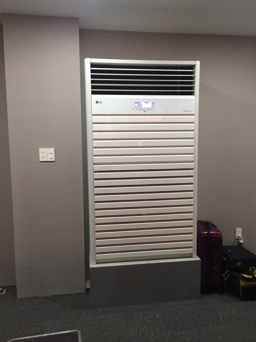 Máy lạnh tủ đứng LG được lắp đặt hoàn thành để khách hàng nghiệm thu 